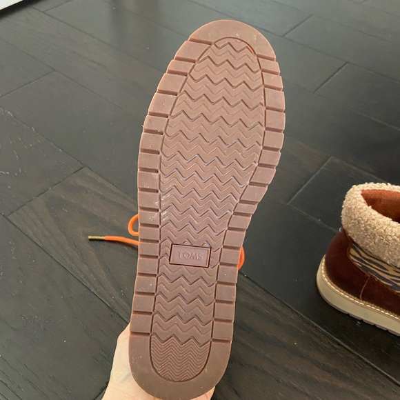 NWOT waterproof Toms snow boots 🥾 - Picture 3 of 6